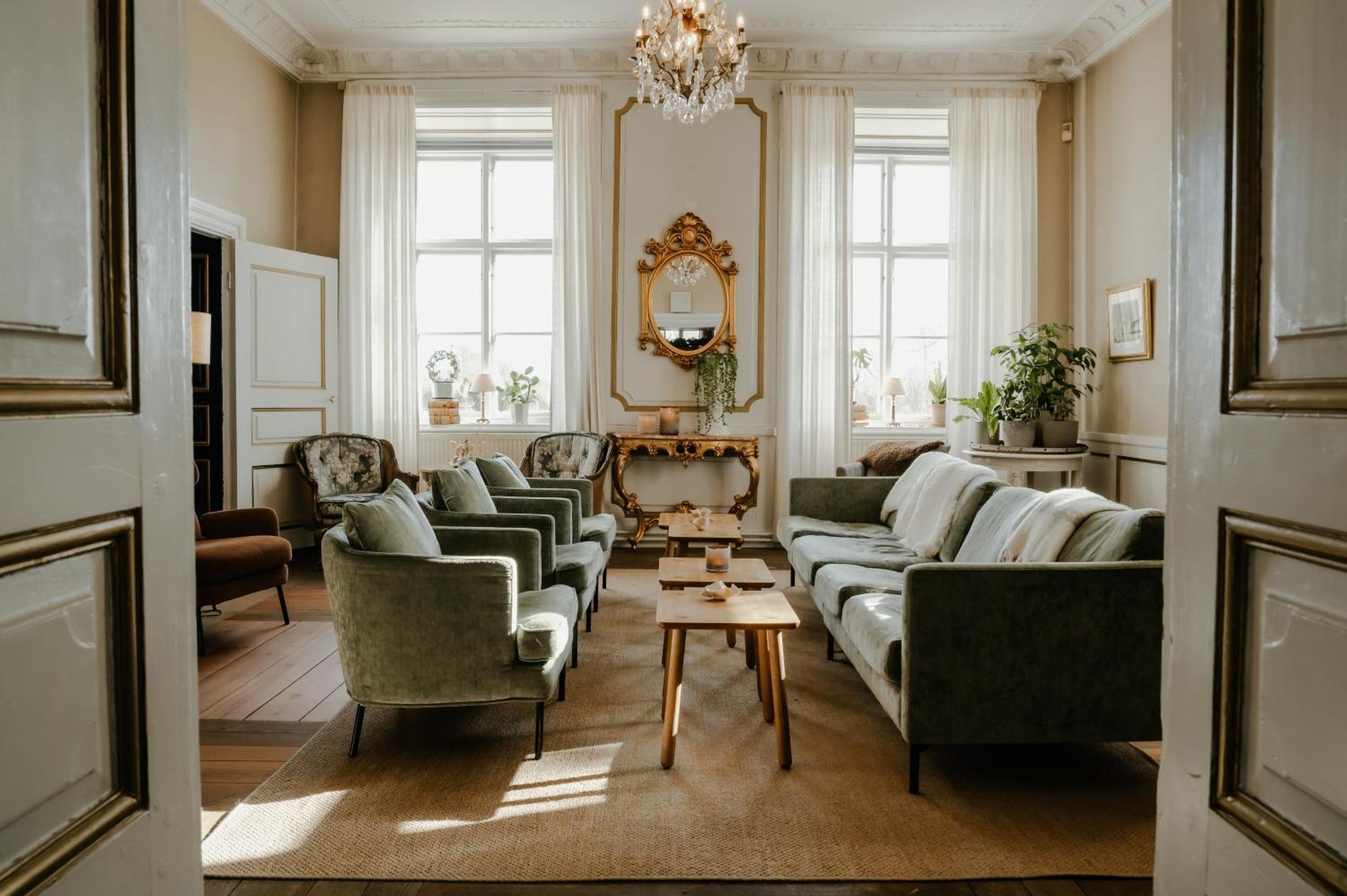 Отель Haga Slott Энчёпинг Экстерьер фото