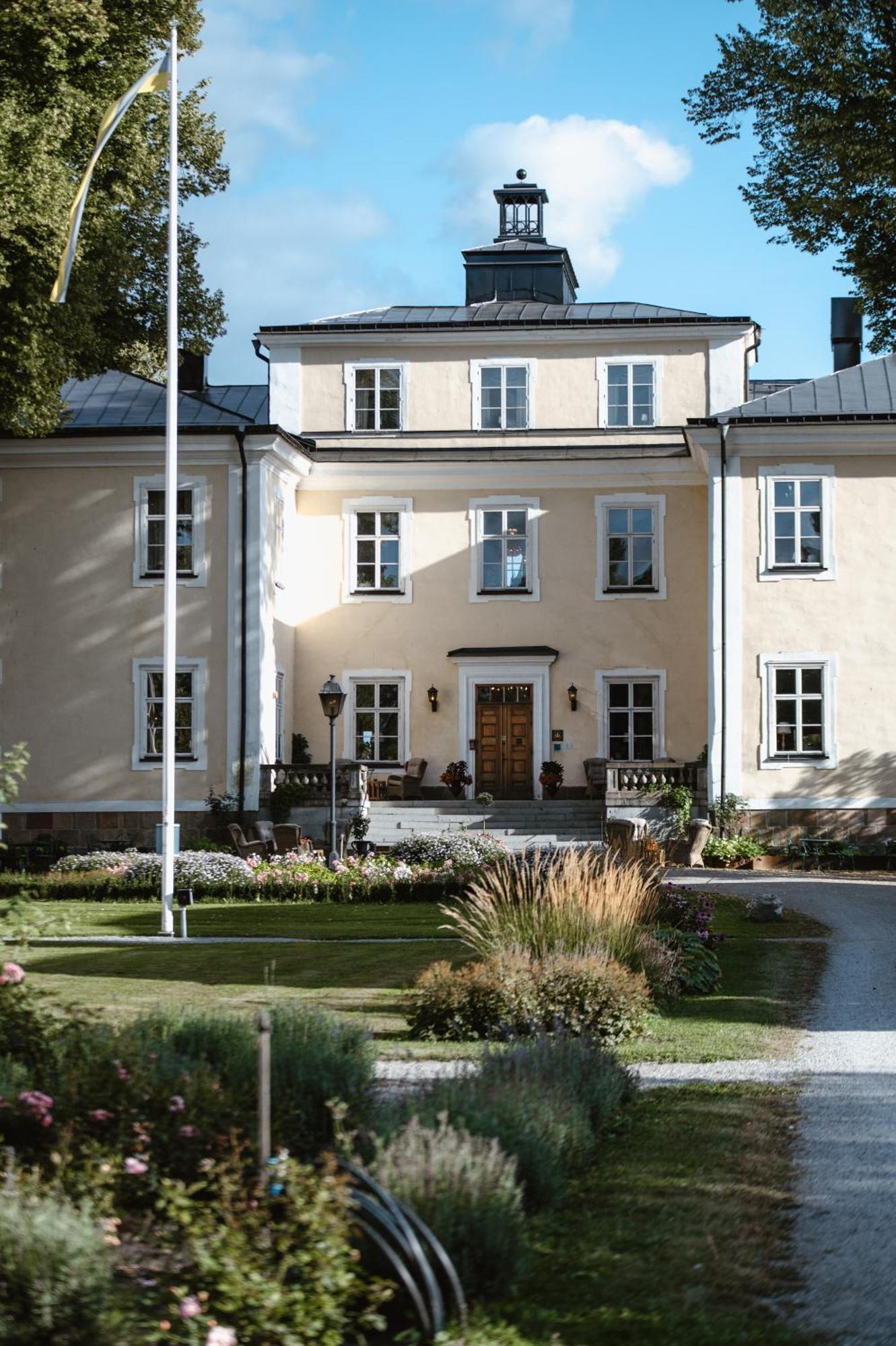 Отель Haga Slott Энчёпинг Экстерьер фото